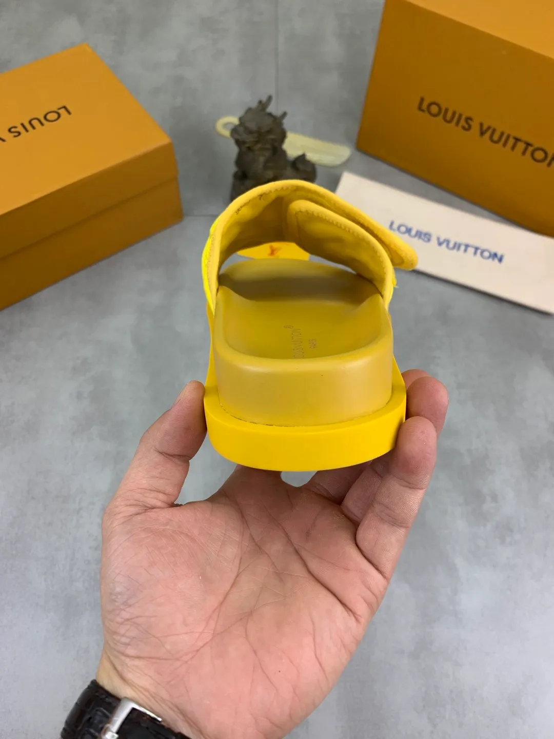 Men's shoes 💰P320 💰[New style]🆘 Original quality [LOUIS VUITTON] The popular Louis Vuitton LV men's slippers on the official website are on sale simultaneously! Original fabric imported from Italy, original factory special supply, code number: 38-44 (45 customized), many colors available